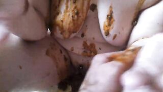 Dirty mature busty lady love shit bath