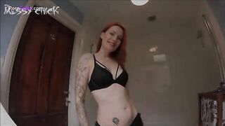 Redhead hot babe showing her shit