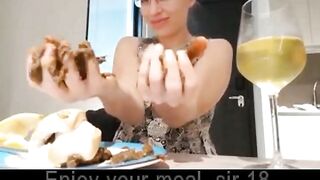 MILF in glasses loves scat food