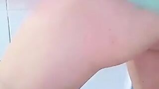 Hot booty lady poops