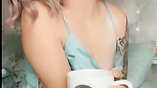 Big booty lady shitting and panty pooping