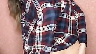 Seductive amateur brunette babe hard pooping