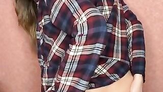 Seductive amateur brunette babe hard pooping