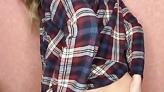 Seductive amateur brunette babe hard pooping