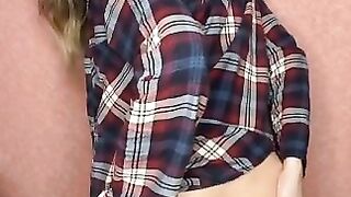 Seductive amateur brunette babe hard pooping