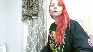 Slutty alt gal with big booty poops hard