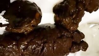 Smooth ass girl poops heavily