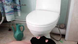 Stunning brunette gal poops for slave