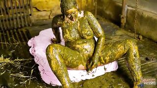 Farmer Girl Bettys messy bathing in cowshit