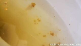 Pretty girl splashing hot shit