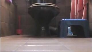 Hot ass brunette shitting on the floor doggy style