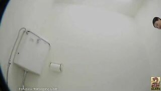 MILF pushing her poop