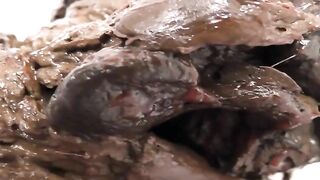 Thick milf with big ass poops