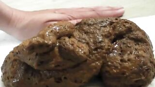 Milf spread legs for sticky poop