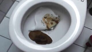 Milf spread legs for sticky poop