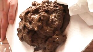 Stunning phat ass lady dropping shit