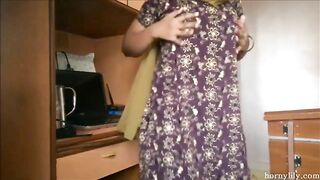 Indian phat ass lady dropping shit