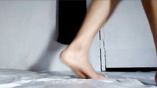 Naked tall sexy babe dropping cheesy turd