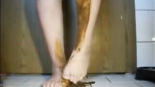 Mature bbw shitting and smear it on her feet - EroProfile