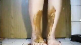 Mature bbw shitting and smear it on her feet - EroProfile