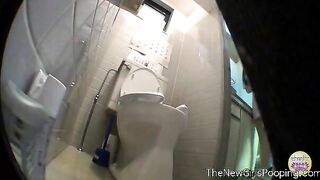 Mature Japanese lady pooping messy load