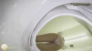 Curvy ass Japanese gal caught pooping