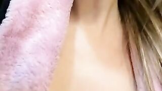 Big booty lady farting and pooping