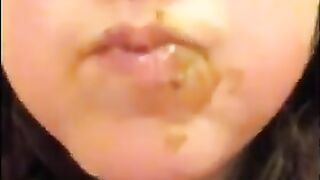 Amateur gal eating her shit