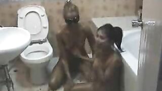 White and Asian girls in threesome scat