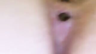 Hot chick taking out green turd