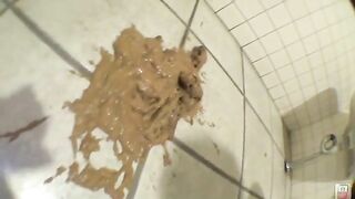 Stunning brunette Japanese gal splashing hard