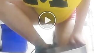 Beautiful huge ass and huge poop