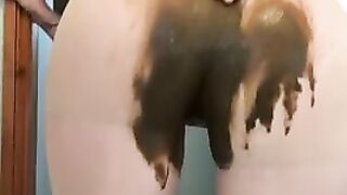 Blonde British smears shit in solo