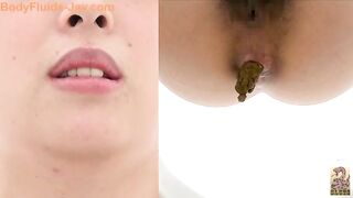 Curvy brunette Japanese gal dropping shit