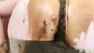 British blonde smears shit solo