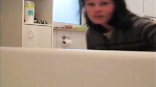 Brunette babe shitting in the bathtub for you