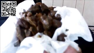 Nasty looking ebony gal pooping