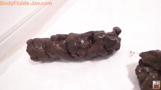 Trimmed pussy Japanese mommy pooping