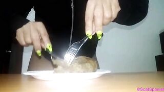 Latina babe shitting heavily on the plate