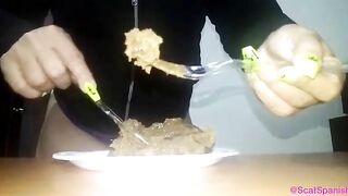 Latina babe shitting heavily on the plate