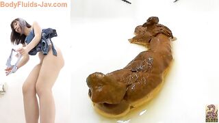 Marvelous round ass Japanese gal caught pooping