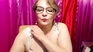 Mature nerdy lady and closeup pov