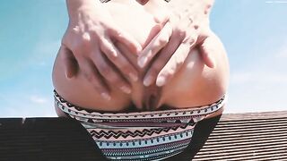 Spreading her thick ass outdoor