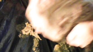 Amateur curvy ass lady showing her asshole while shitting