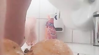 Chubby lady dropping hot shit