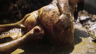 Rada Brewer and Lyndra Lyn ass fingering in the dung hill