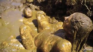 Rada Brewer and Lyndra Lyn ass fingering in the dung hill