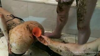 Lovely MILF smearing and pussy fingering