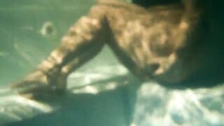 Chubby ladies showing her ass and poop