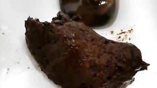 Nasty round ass girl shitting